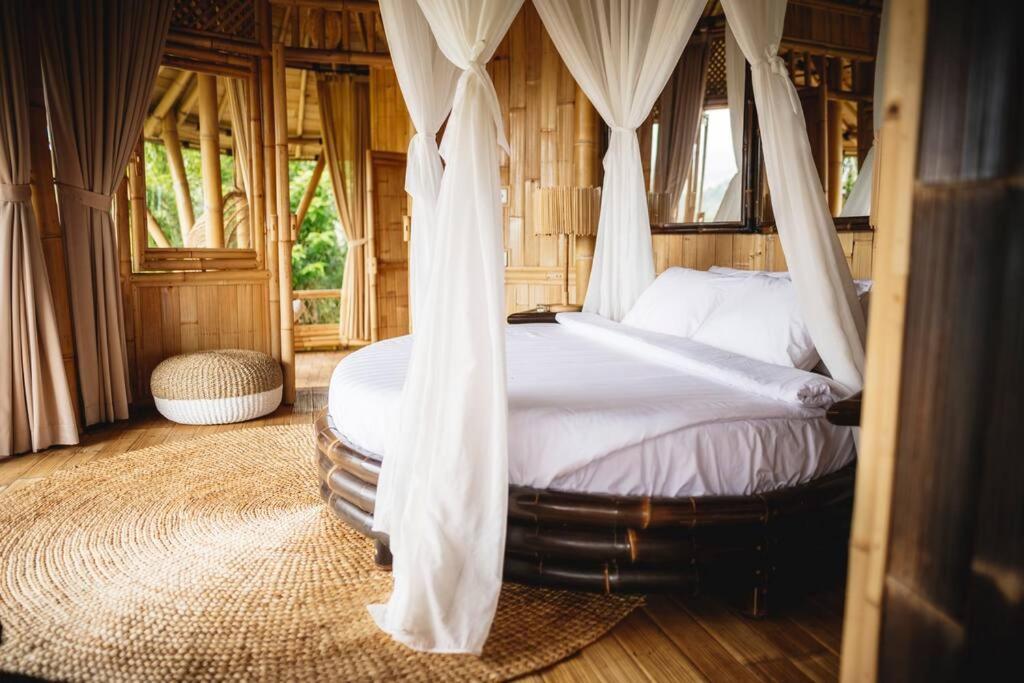 Вилла The Nude House Selat Экстерьер фото